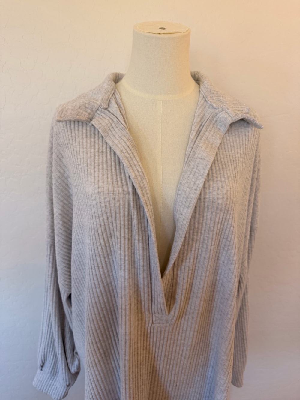 Joah Brown OVERSIZED PULLOVER WITH A PLUNGING COLLARED NECKLINE - Picture 7 of 10
